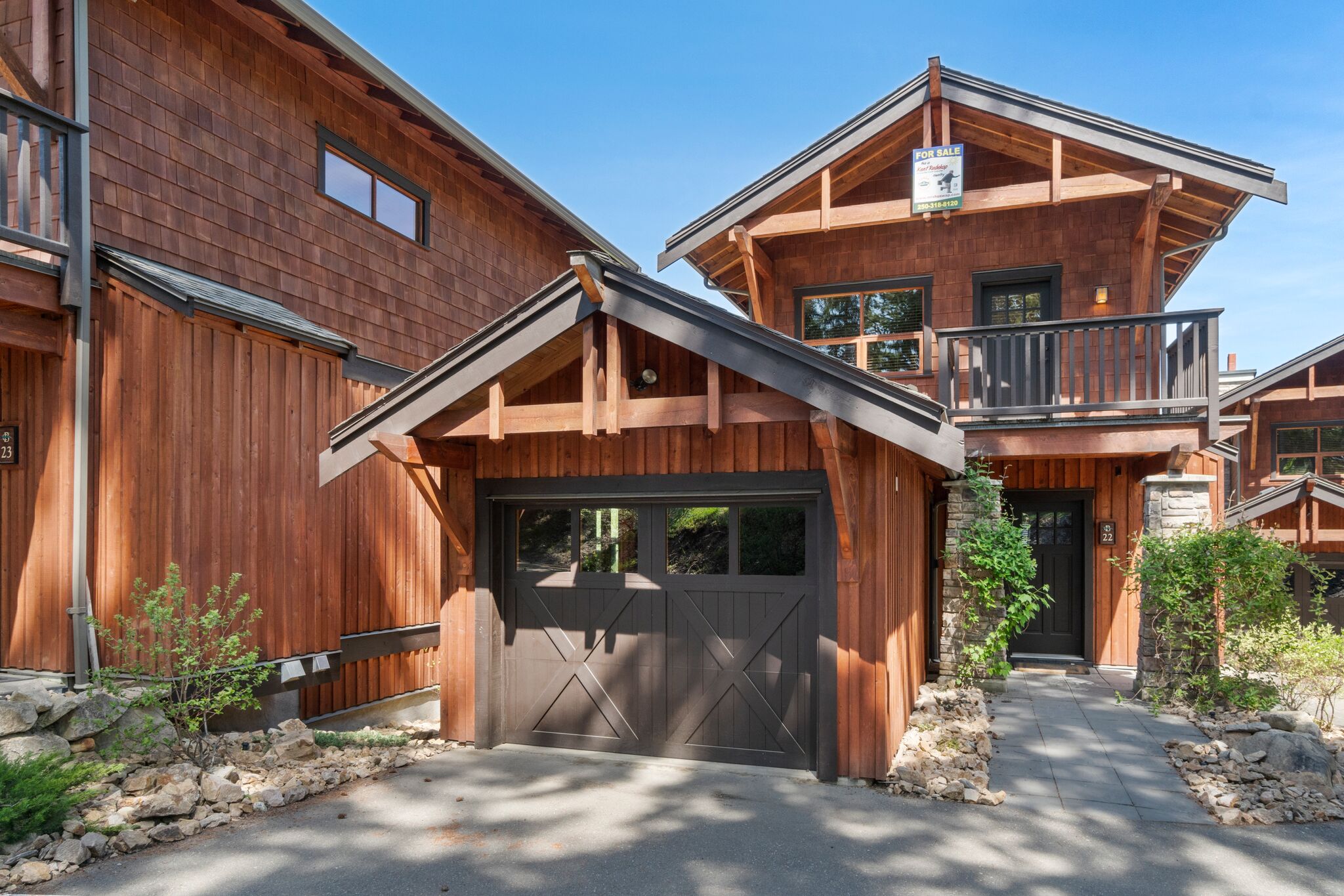 Exterior / Parking