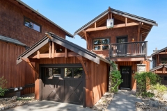 Exterior / Parking