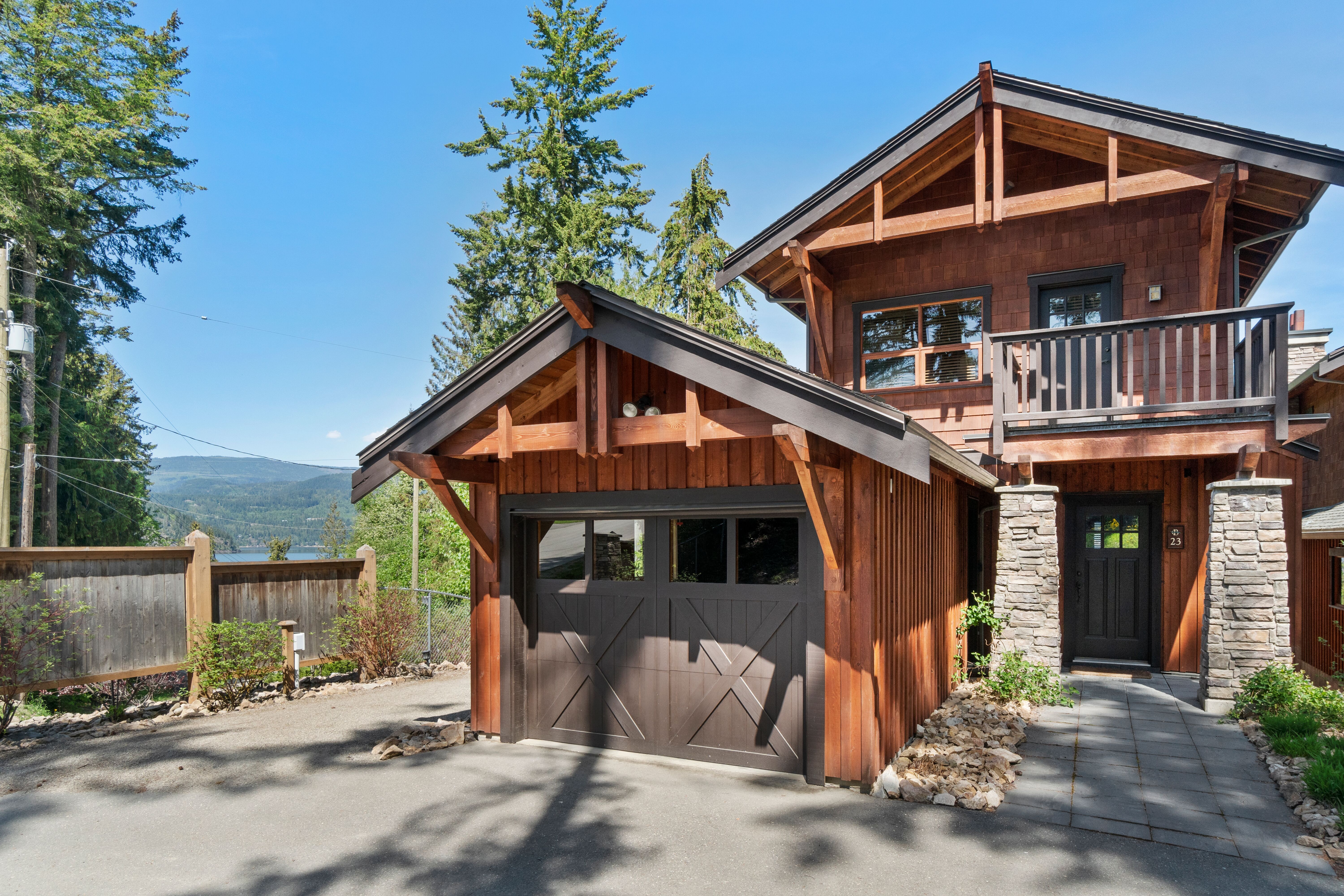 Exterior / Parking