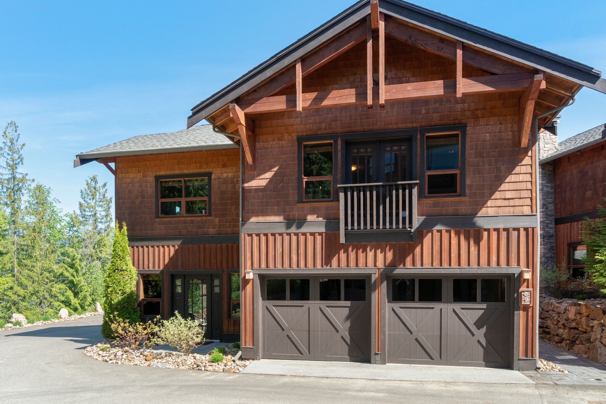 Entrance / Garage
