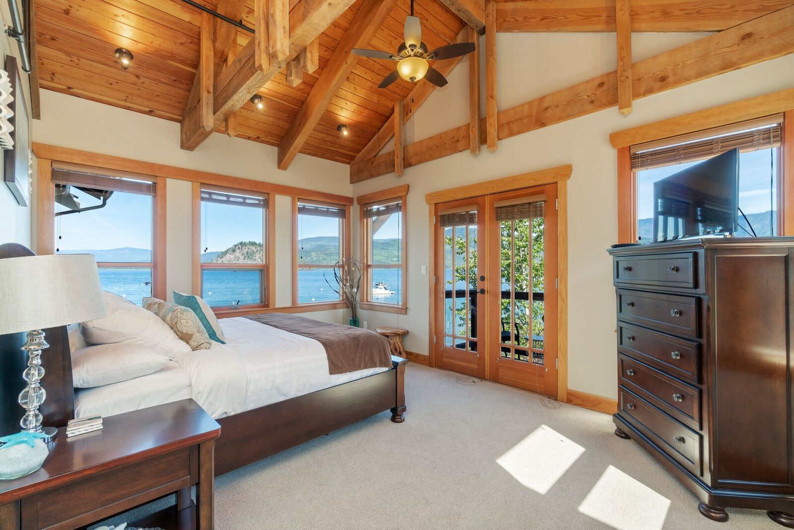 Master Bedroom (King Sized Bed)