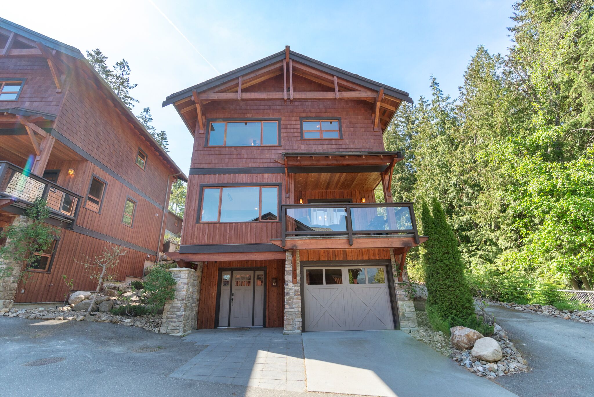 Exterior / Garage