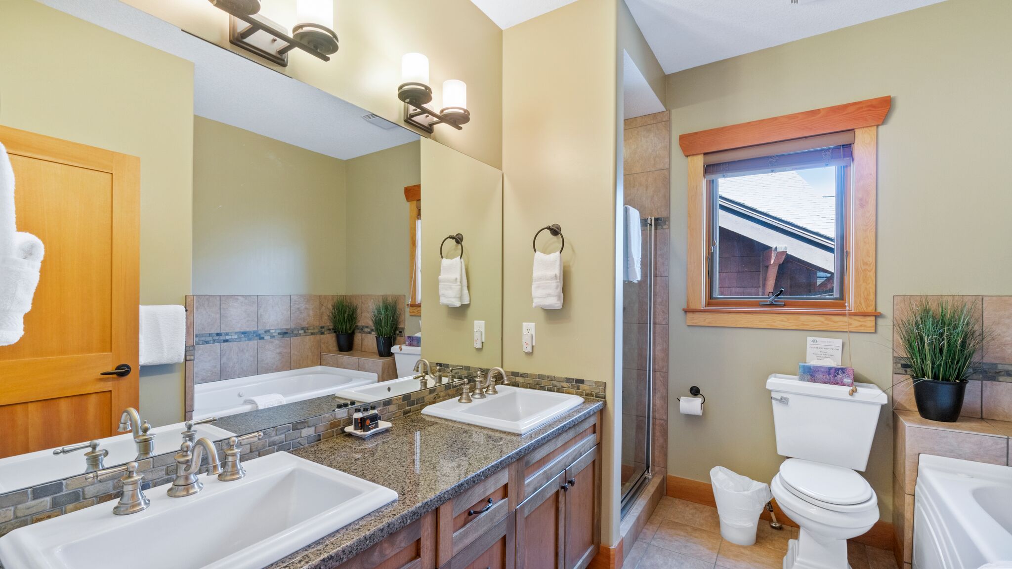 Main Bathroom, Upstairs