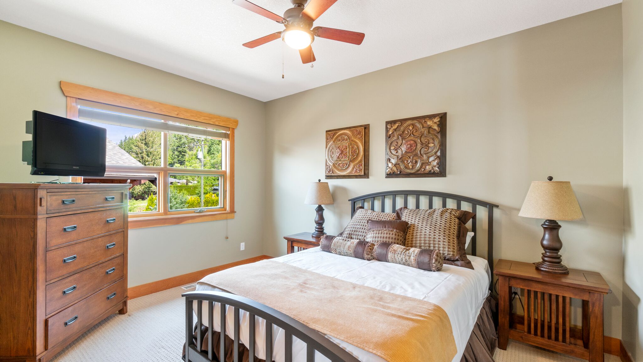 3rd Bedroom - Queen