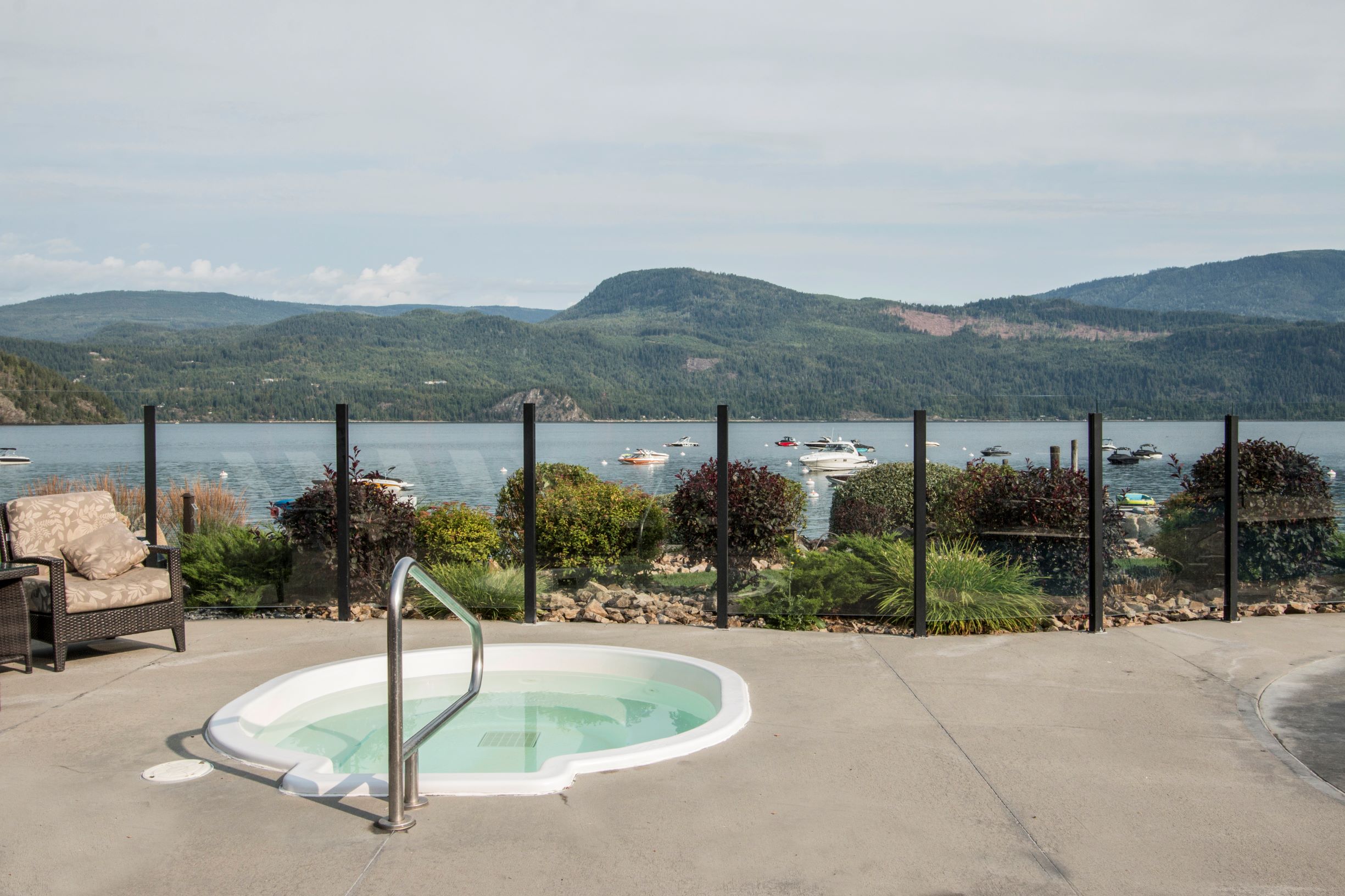 Hot Tub / Lake View